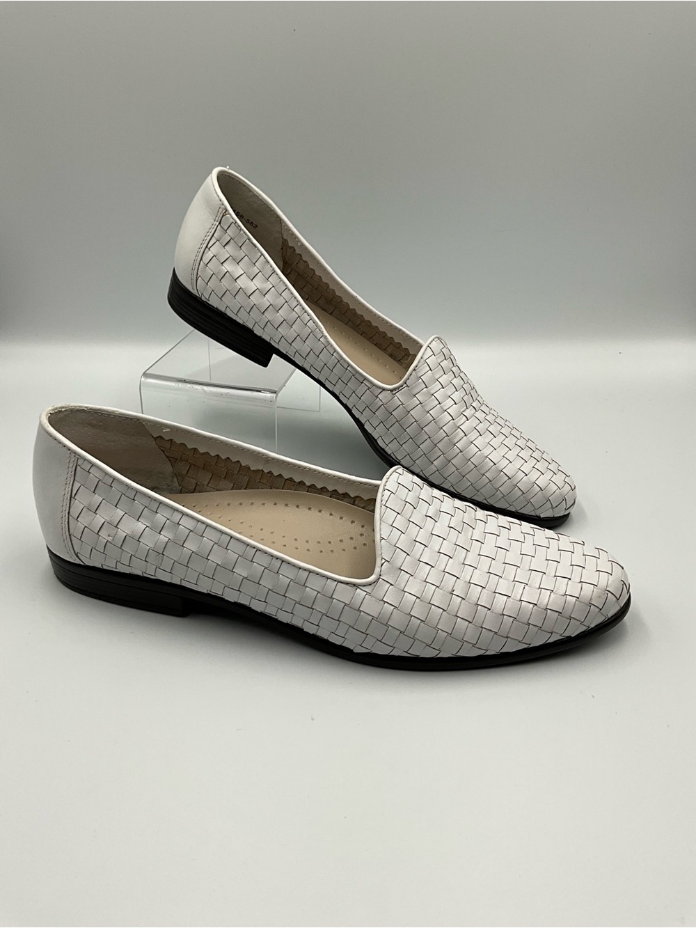 Trotters Loafers Size 9.5N White Woven Slip-On Loafers